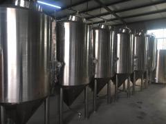 二手啤酒設備供應 300升糖化罐、600升發(fā)酵罐及冰水罐等全套設備